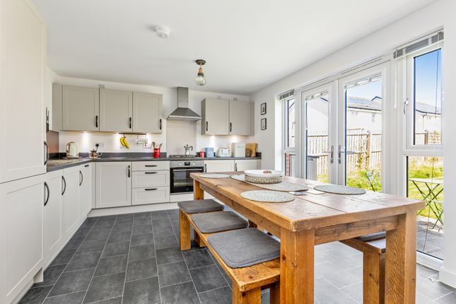 174, Charles Wilson Avenue, Bilston, Roslin photo 4