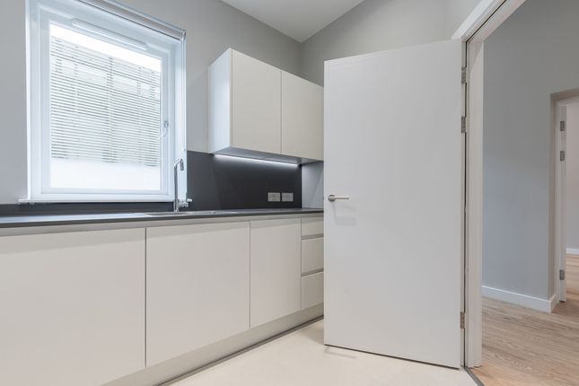 Flat 6 Leigh Court 6 Avonmore Road, London photo 3