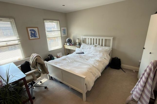 196A, St. Ann's Hill, London photo 4