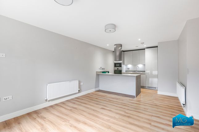 Thumbnail Flat to rent in Tapster Street, High Barnet, Hertfordshire