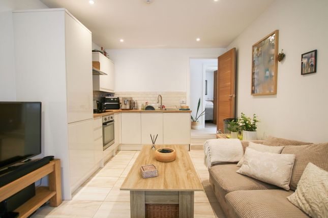 Flat 2, 45, London Road, Wokingham photo 2