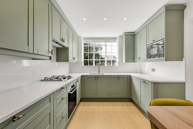 Flat 49,, Wellington Court, London photo 4