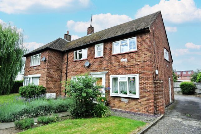1-bed flat on 123d, Clare Road, Staines-Upon-Thames, £190,000