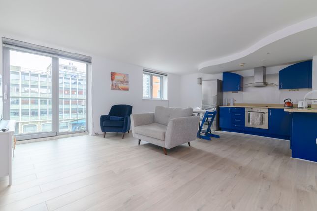 Flat to rent in Westminster Bridge Road, London