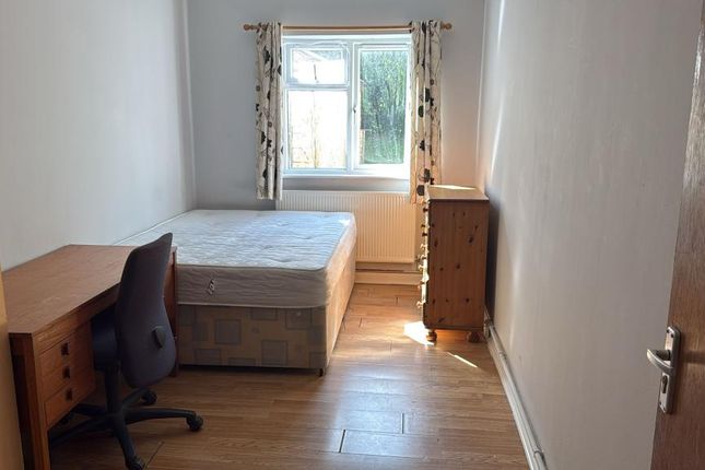 17, Merton Road, Southampton photo 5
