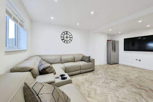 9, Carnation Way, Newcastle Upon Tyne photo 2