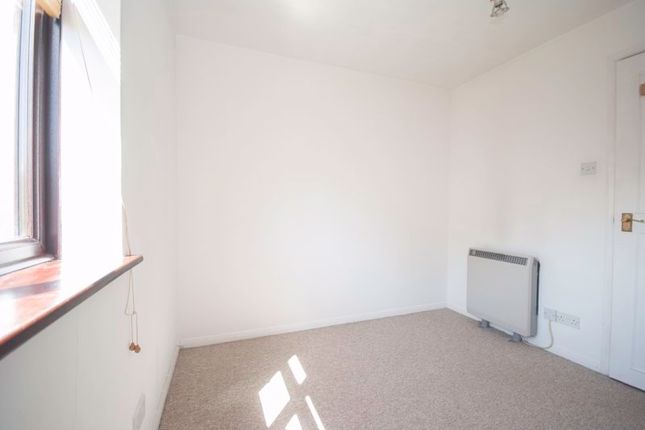 Flat for sale in Queens Avenue, Leigh-On-Sea, Essex