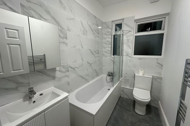 Lakeside Road, Palmers Green photo 5