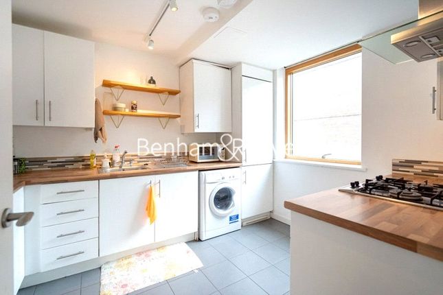 Flat 14, 3, Killick Street, London photo 4