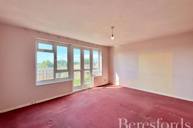 23, Victor Approach, Hornchurch photo 4