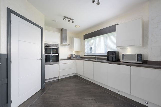 51, Bissett Place, West Lothian photo 4