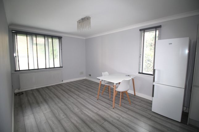 Thumbnail Flat to rent in Canberra Close, London