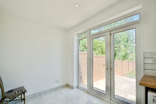 14, Forest View Road, London photo 4