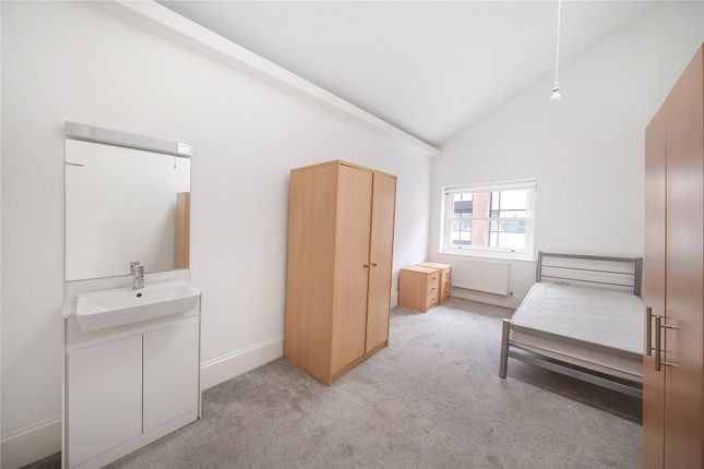 Studio house on Rockhopper, 86a, Fulham Road, London, £1,248/mo