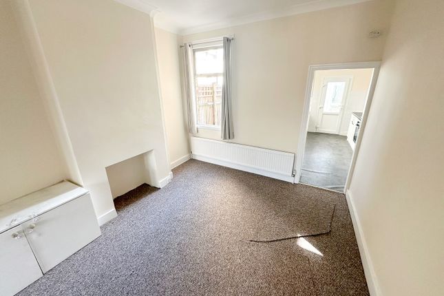 20, King Henrys Drive, Rochford photo 3