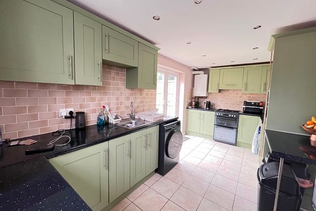 44 Dorking Walk, Romford photo 3
