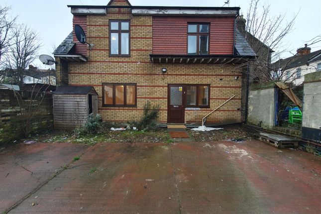 Thumbnail Property to rent in Albert Road, Chatham