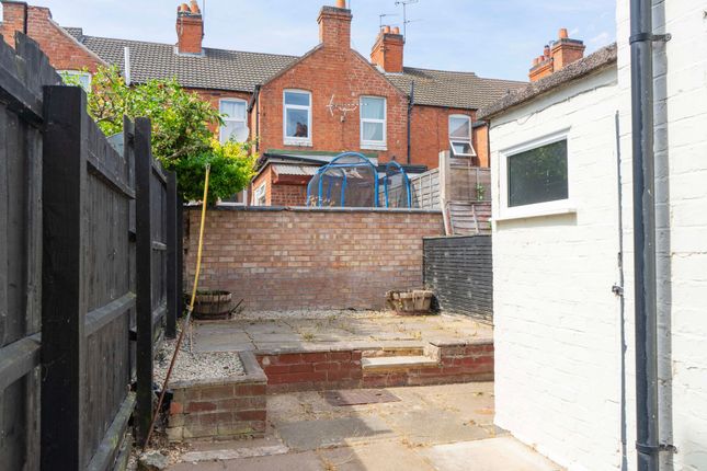 27 Kempson Road, Leicester photo 4