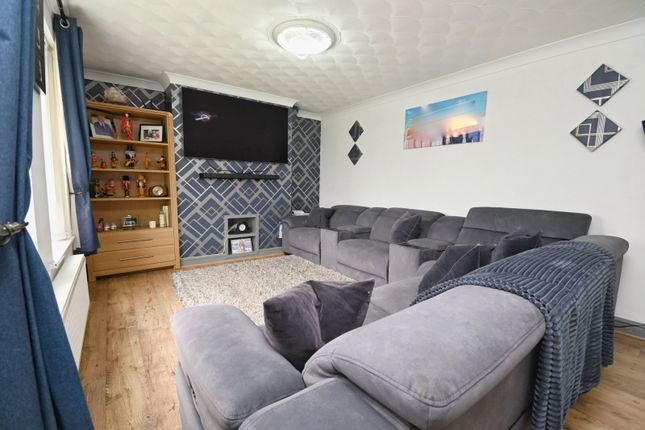 11, Elland Close, Barnsley photo 4