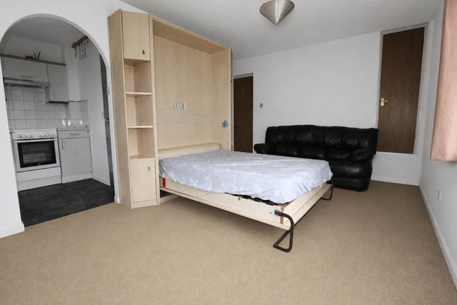 Raywood Close, Harlington Middlesex photo 2