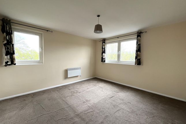Flat to rent in Byron House, Porchester Mead, Beckenham, Kent
