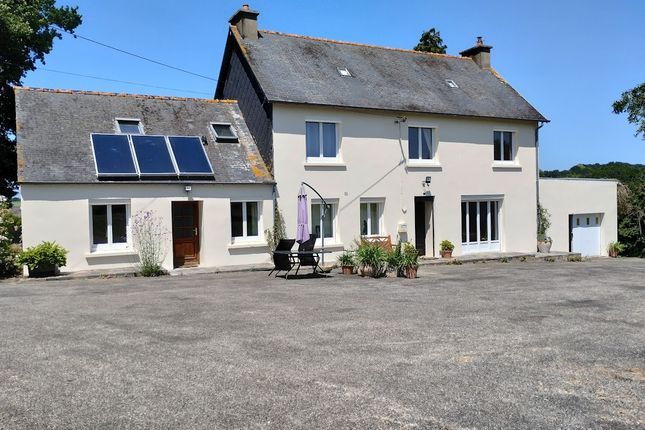 Detached house for sale in 22340 Paule, Côtes-D'armor, Brittany, France