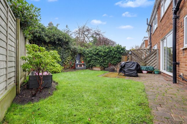 1, Duncan Avenue, Wakefield photo 2