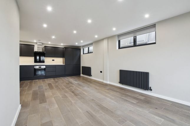 9, Ashgrove Court, Arcadia Avenue, London photo 5