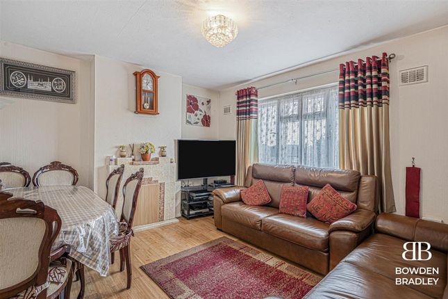 17 Aldborough Court, Aldborough Road North, Ilford photo 2