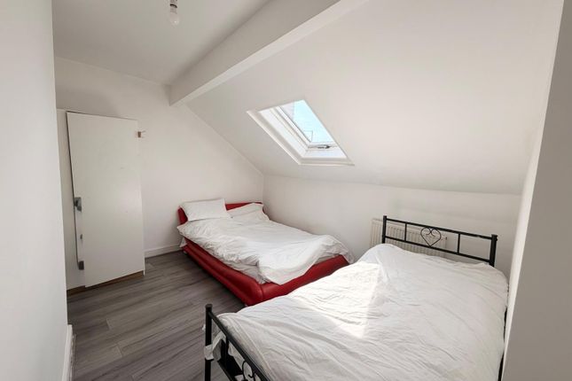 25 Flat 2,, Lascelles Road East, Leeds photo 5