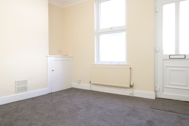 22 Grange Hill, Chatham, Kent photo 5