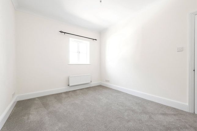 12, Townfield Court, Dorking photo 4