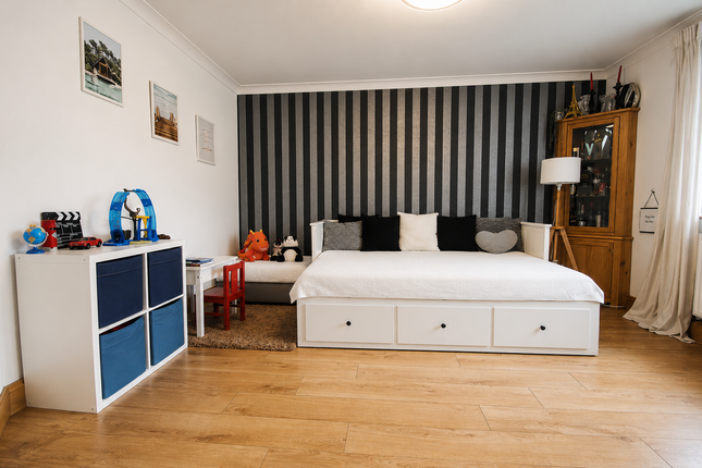 9, Kelvin Road, Tilbury photo 3
