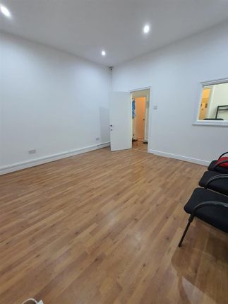 Thumbnail Room to rent in The Quarterdeck, London