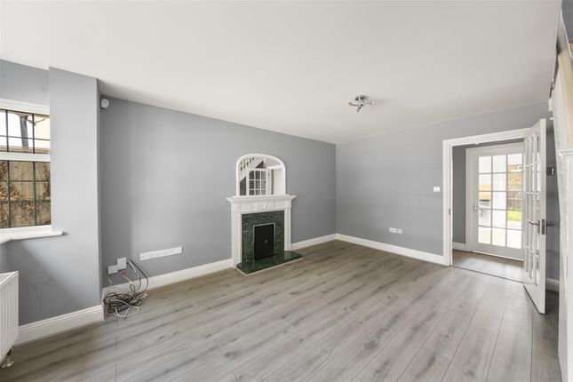 The Corner House, 13, Walnut Close, Hayes photo 3