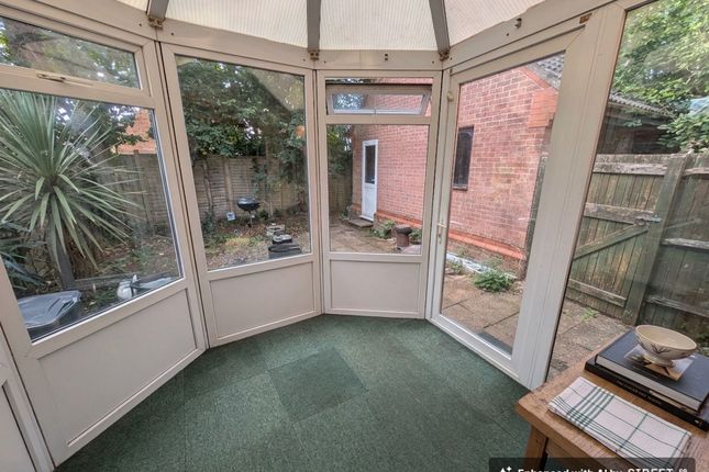 72 Cowley Close, Southampton photo 2