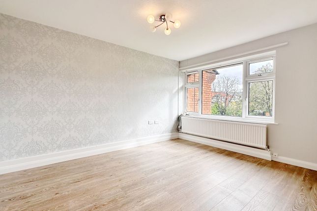 16 Weller Close, Stockport photo 2