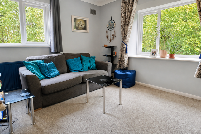 62, Upper Heyshott, Petersfield photo 3