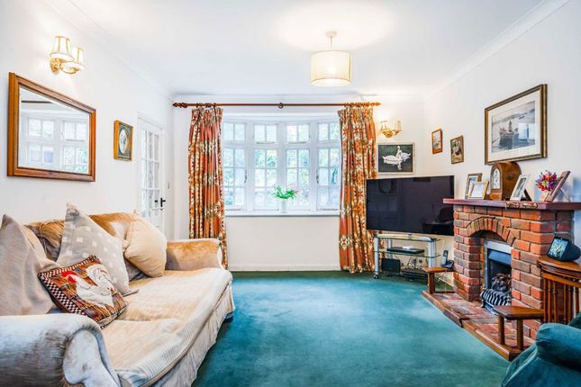Ormond Crescent, Hampton photo 4
