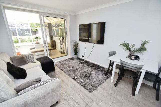 46, Woodside Drive, Bradford photo 4