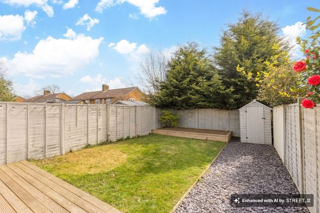 15 Hardham Close, Crawley photo 4
