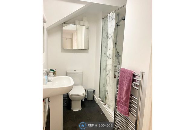 Flat, Victoria House Craufurd Rise, Maidenhead photo 5