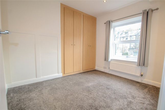6, Barber Row, Huddersfield photo 3