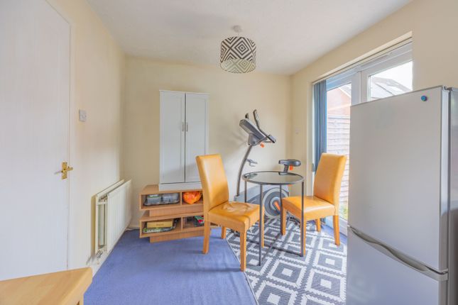 25, Compton Close, Taunton photo 4