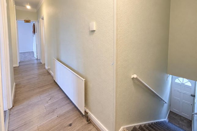 6 Tithe Court, Hall Lane, London photo 3