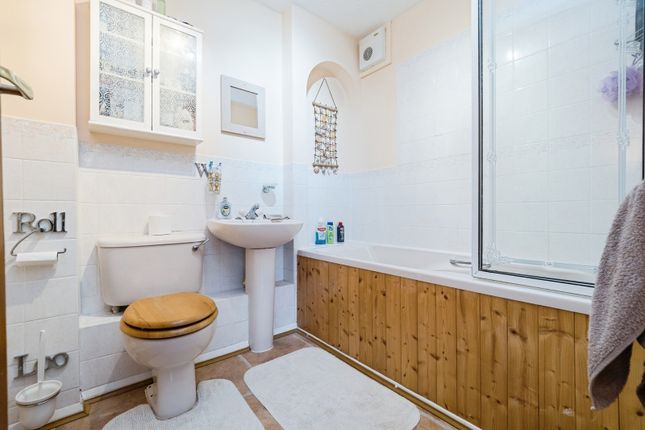 17, Talus Close, Essex photo 4