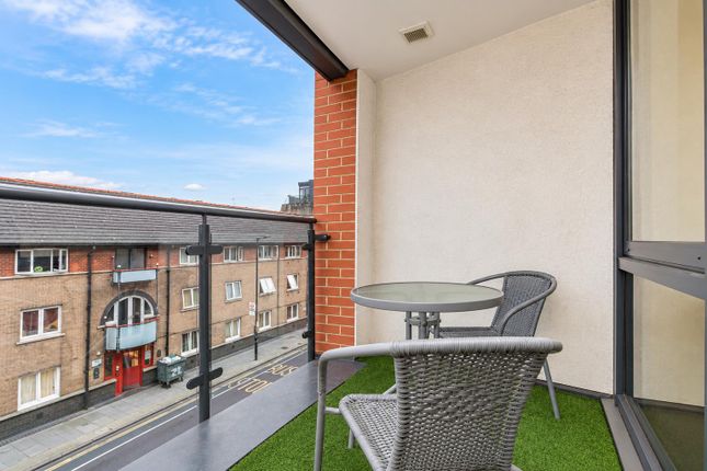 Flat 211, 118, Southwark Bridge Road, London photo 2