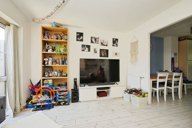 6, Samuel Peto Way, Ashford photo 4