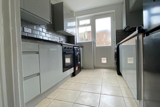 5, Appledore Avenue, Sheerness photo 4