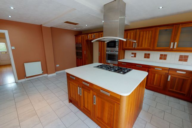 25, Ashfield Drive, Bradford photo 3